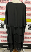 Charger l'image dans la galerie, Laura Plus Sequin Accent Tiered Dress (Size 22W)