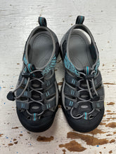 Charger l'image dans la galerie, Keen Waterproof Hiking Sandals (Size 6)