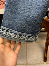 Cargar imagen en el visor de la galería, Cleo Embroidered & Bling Hem Jeans (Size 14)