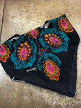 Charger l'image dans la galerie, Diane Von Furstenberg 100% Silk Scarf