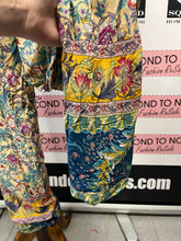 Cargar imagen en el visor de la galería, Lightweight Floral Summer Pants (Size M)