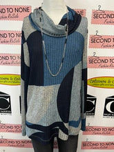 Cargar imagen en el visor de la galería, Laura Geometric Cowl Neck Top (Size M)