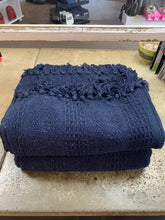 Charger l'image dans la galerie, Jeté à franges bleu marine uni