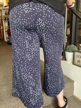 Charger l'image dans la galerie, Navy Fleck-Print Wide-Leg Cropped Pant (Made in Canada) (Only 1 XXL Left!)