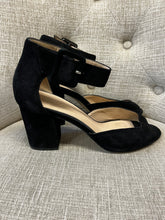 Charger l'image dans la galerie, Pelle Moda Chunky Heels (Size 9)