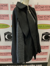 Charger l'image dans la galerie, NWT Ultra Suede Poncho (Size Medium)