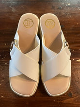 Cargar imagen en el visor de la galería, Chunky-Heel Sandal (2 Colors)