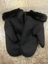 Load image into Gallery viewer, NWT Parkhurst Mittens (One Size)