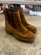 Cargar imagen en el visor de la galería, Timberland Courmayeur Boots (Size 7)