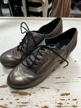 Charger l'image dans la galerie, Lord & Taylor Heeled Oxford Shoe (Size 8.5)