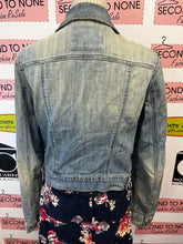 Cargar imagen en el visor de la galería, Distressed Denim Jacket (Size M)