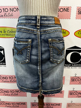 Cargar imagen en el visor de la galería, Carreli Denim Skirt (Size 31)