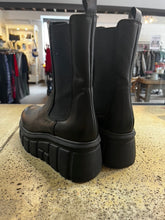 Load image into Gallery viewer, L'Intervalle Platform Leather Chelsea Boots (Size 39=8)
