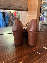 Cargar imagen en el visor de la galería, American Apparel High Heel Leather Lace Ups (Size 6)