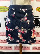 Cargar imagen en el visor de la galería, Navy Floral Mini Skirt (Size 10/M)
