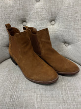Load image into Gallery viewer, Steve Madden Suede Ankle Boots (Size 7.5)