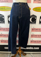 Load image into Gallery viewer, Santana Cropped Jeans (Size 14)