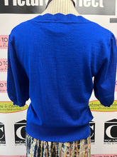 Cargar imagen en el visor de la galería, Cable & Gauge Scalloped Neck Knit Top (Size M)