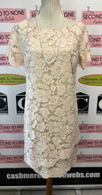 Cargar imagen en el visor de la galería, Vince Camuto Pink Rose Lace Dress (Size 12)