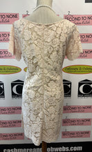 Cargar imagen en el visor de la galería, Vince Camuto Pink Rose Lace Dress (Size 12)