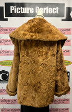 Load image into Gallery viewer, Vintage Faux Teddy Coat (Size L)