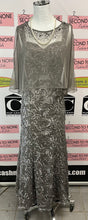 Cargar imagen en el visor de la galería, Laura Petites Grey Ribbon Embroidered Full Length Gown (Size 6P)