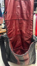 Charger l'image dans la galerie, Genuine Leather Two Toned Messenger Bag