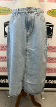 Charger l'image dans la galerie, Classic Mid-Length Denim Skirt