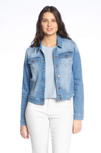 Cargar imagen en el visor de la galería, Classic Denim Jacket (Only 3 Light Wash XL Left!)