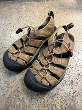 Cargar imagen en el visor de la galería, Keen Newport Tan Leather Sandals (Size 7.5)