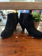 Cargar imagen en el visor de la galería, Fringe Ankle Boots (Size 6.5/7)