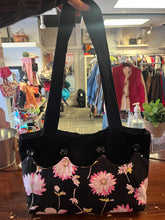 Cargar imagen en el visor de la galería, Black Floral Tote Purse