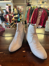 Load image into Gallery viewer, Western White Leather Booties (Size 9)