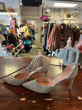 Charger l'image dans la galerie, Le Chateau ‘Luxe’ Suede Heels (Size 10)