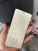 Charger l'image dans la galerie, NWT Lululemon Amped Crop Grey Legging (Size 8)