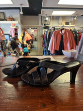Cargar imagen en el visor de la galería, Aerosoles Black Leather Strappy Heels (Size 9)
