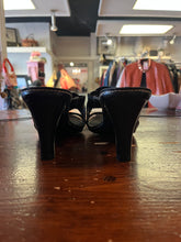 Cargar imagen en el visor de la galería, Aerosoles Black Leather Strappy Heels (Size 9)