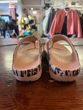 Cargar imagen en el visor de la galería, Animal Print Crocs Flip-Flops (Size 8)