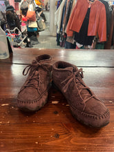 Load image into Gallery viewer, Skechers Suede Moccasin Shoes (Size 8.5)