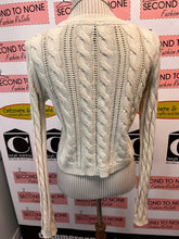 Cargar imagen en el visor de la galería, Beige Cropped Knit Sweater (Size M)