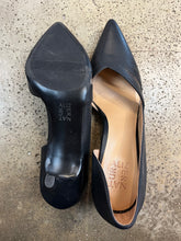 Load image into Gallery viewer, Naturalizer Black Pointed Toe Pumps (Size 9.5)