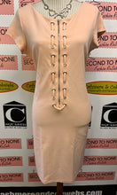 Cargar imagen en el visor de la galería, Shelby & Palmer Pink Midi Dress (Size 10)