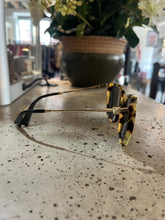 Cargar imagen en el visor de la galería, Authentic Valentino ‘Garavani’ Tortoiseshell Sunglasses