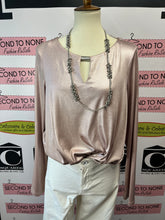 Cargar imagen en el visor de la galería, Frank Lyman Rose Shimmer Draped Blouse (Size 10)