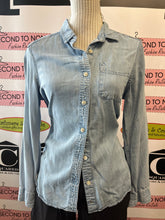 Load image into Gallery viewer, Eddie Bauer Denim Button Front Top (Size PM)