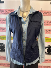 Load image into Gallery viewer, Eddie Bauer Denim Button Front Top (Size PM)