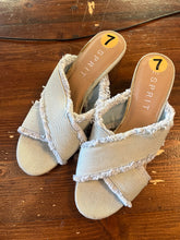 Cargar imagen en el visor de la galería, Esprit Light Denim Fringe Sandals (Size 7)
