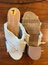 Cargar imagen en el visor de la galería, Esprit Light Denim Fringe Sandals (Size 7)