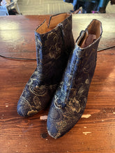 Cargar imagen en el visor de la galería, Franco Sarto Gold Brocade Boots (Size 9)