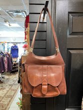 Charger l'image dans la galerie, Vintage Brown Leather Shoulder Bag